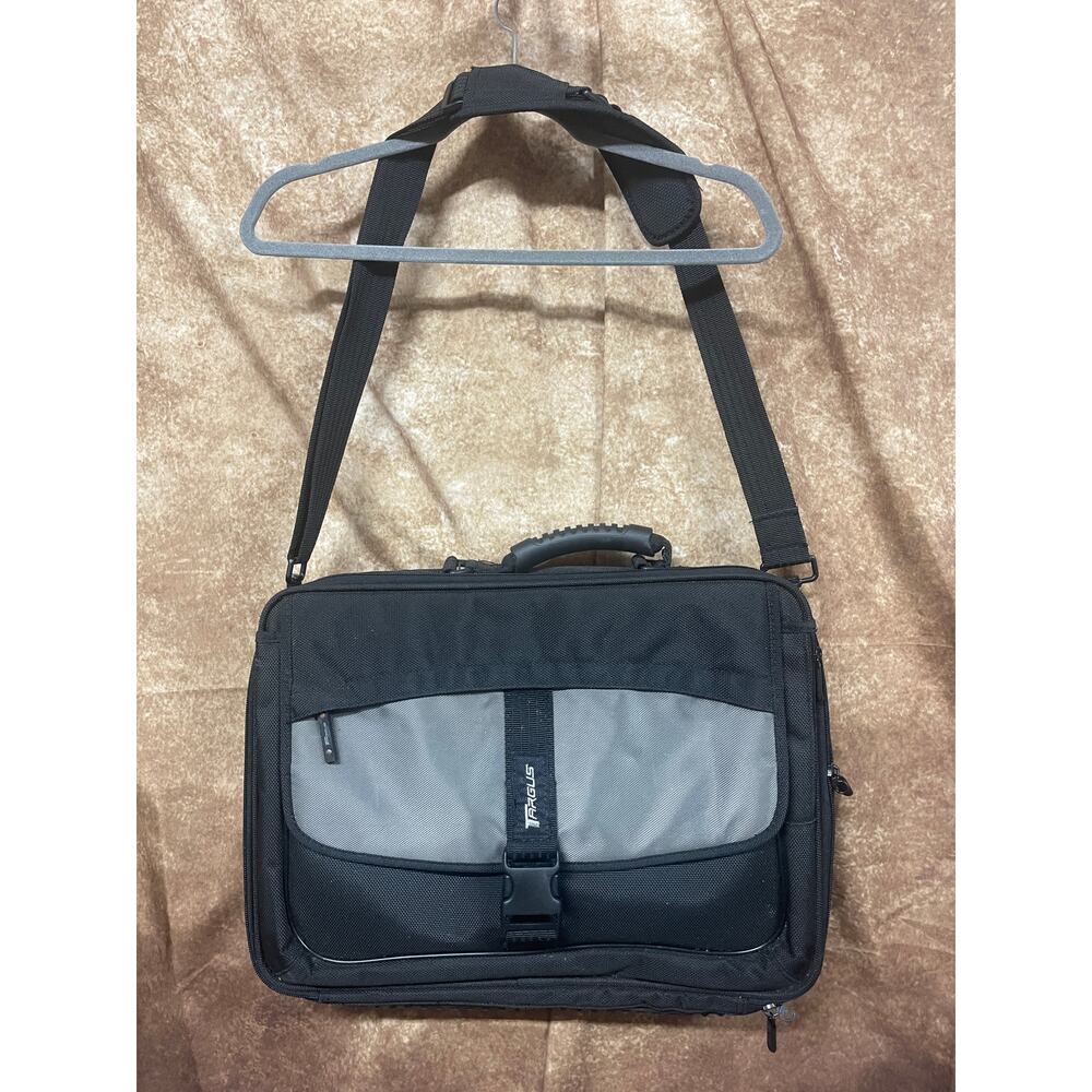 Targus Platinum Deluxe Padded 17" Computer Messenger Bag with Strap